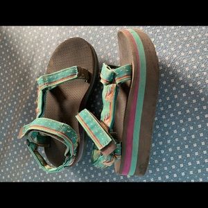 Women’s teva platform sandals with unicorns!